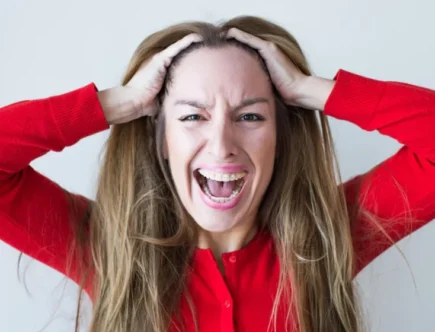 Co Twoje ciało mówi Ci o emocjach, których nie dopuszczasz?