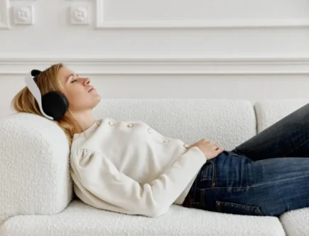 Zamień kontrolę na zaufanie – jak odpuścić i nie zwariować