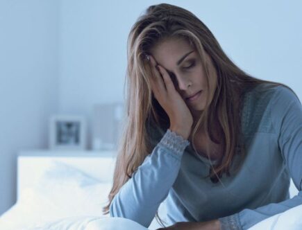 Dlaczego zmęczenie widać na twarzy i co możesz z tym zrobić bez presji?