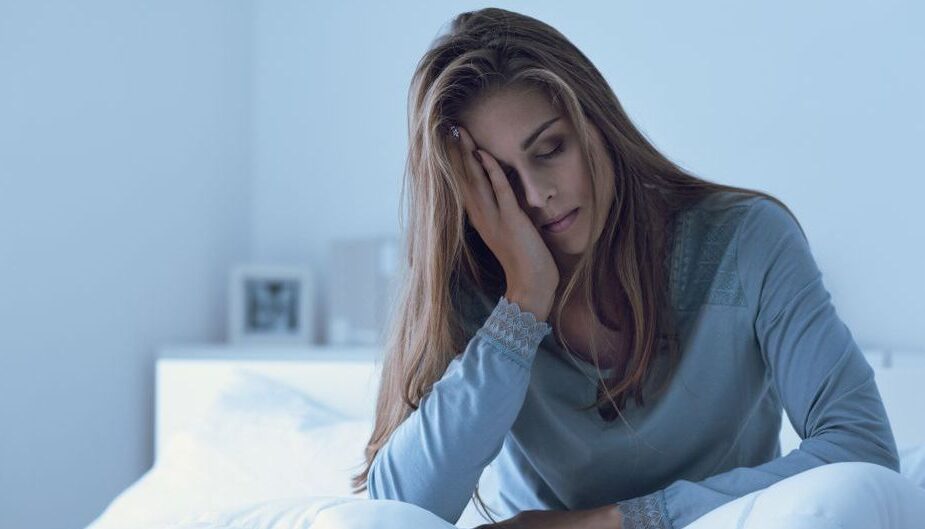 Dlaczego zmęczenie widać na twarzy i co możesz z tym zrobić bez presji?